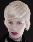 Feminine shortcut with covered ears for blonde hair