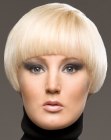 Short blond haircut with an overall round shape