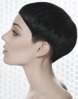 Short hairstyle with a clipper cut neck that leaves the ears free
