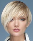 Short circular haircut with one side that reveals the ear