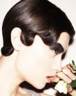 Short retro hairstyle with fluid curves along the sides