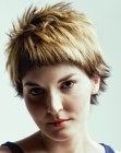 Short hairstyle with a nibbled fringe and two tone hair coloring