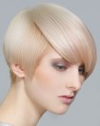 Short blonde hairstyle with simple lines and a deep side part