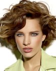 Short hairstyle with a triangle shape and large waves
