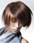 Short hairdo with point-cutting and dynamic texture