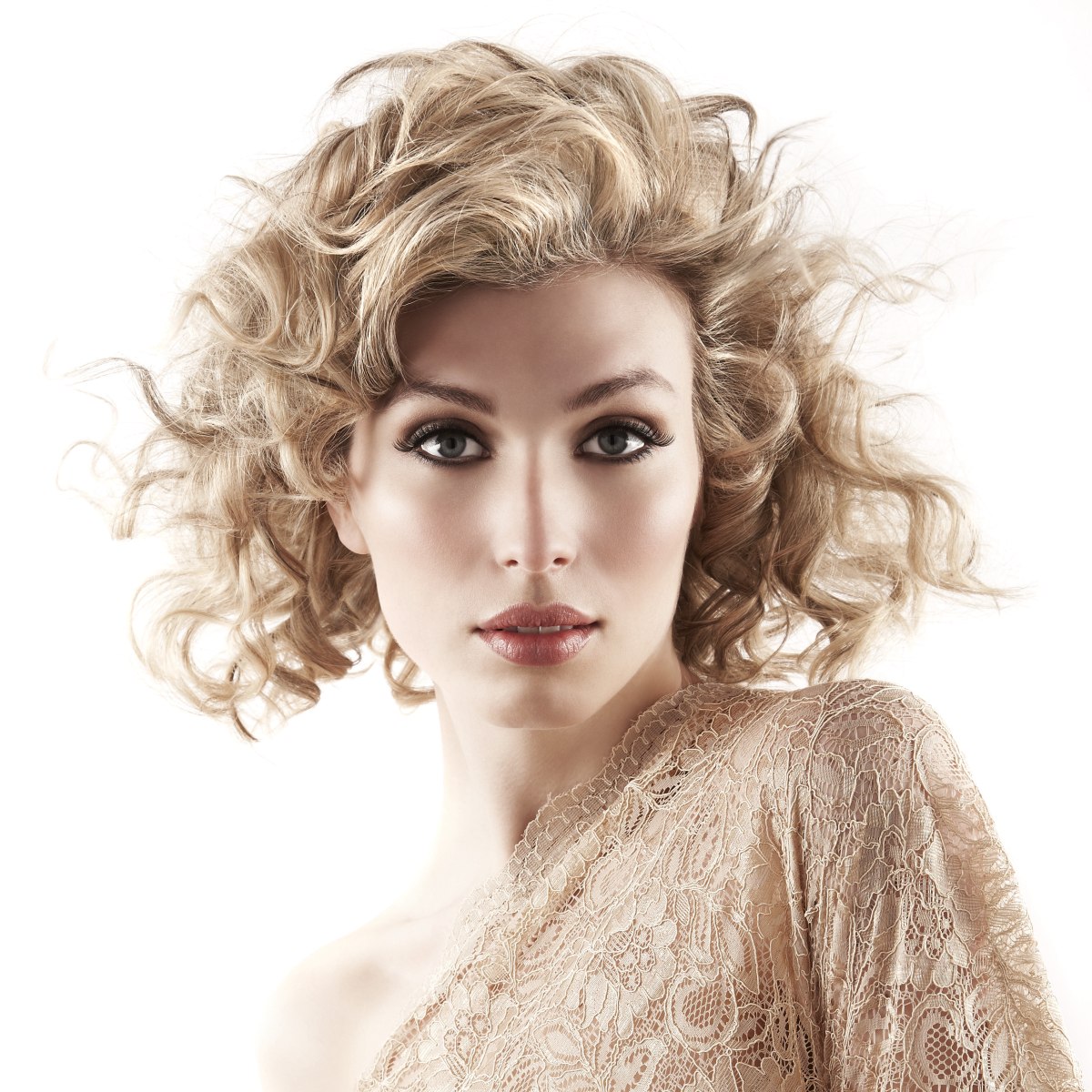 Layered Short Hairstyles for Curls - Revlon Professional