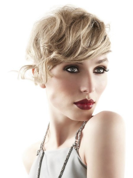 Short retro hairstyle with a side curl