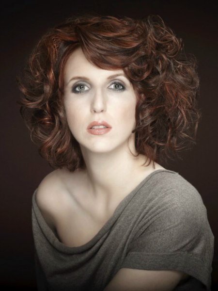 Medium-long curly hairstyle with layers