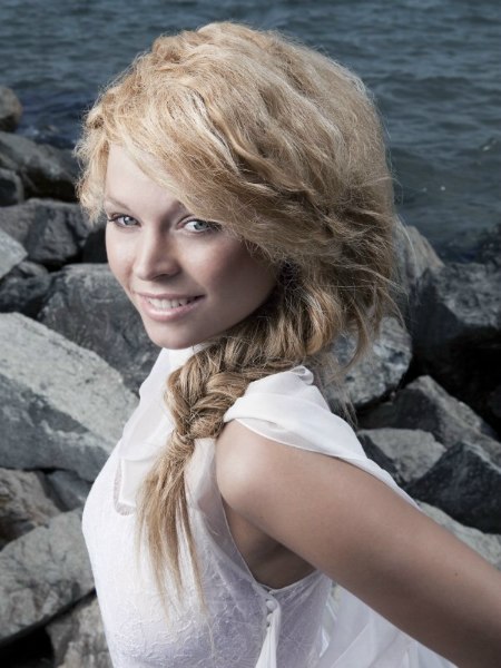 Blonde crimped hair with a side braid
