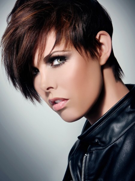 Short haircut with an elongated neck and fringe area