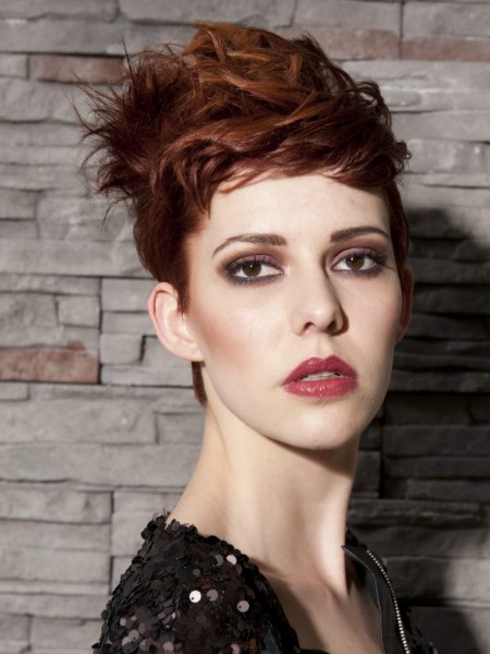 Pixie cut with uprising spiky hair strands