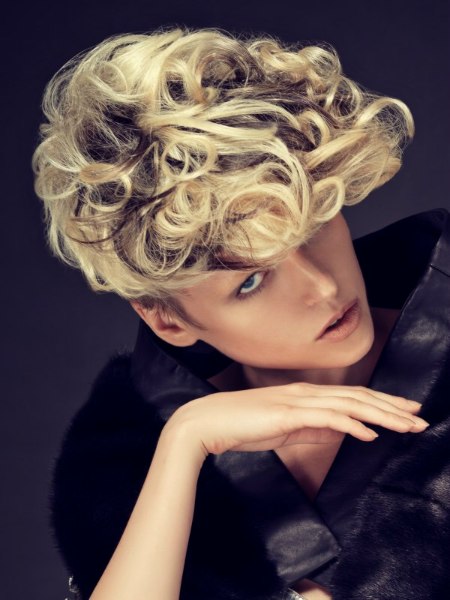 Hair with black and blonde color contrasts