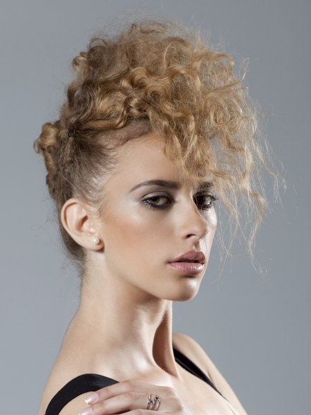 Upstyle for curly hair