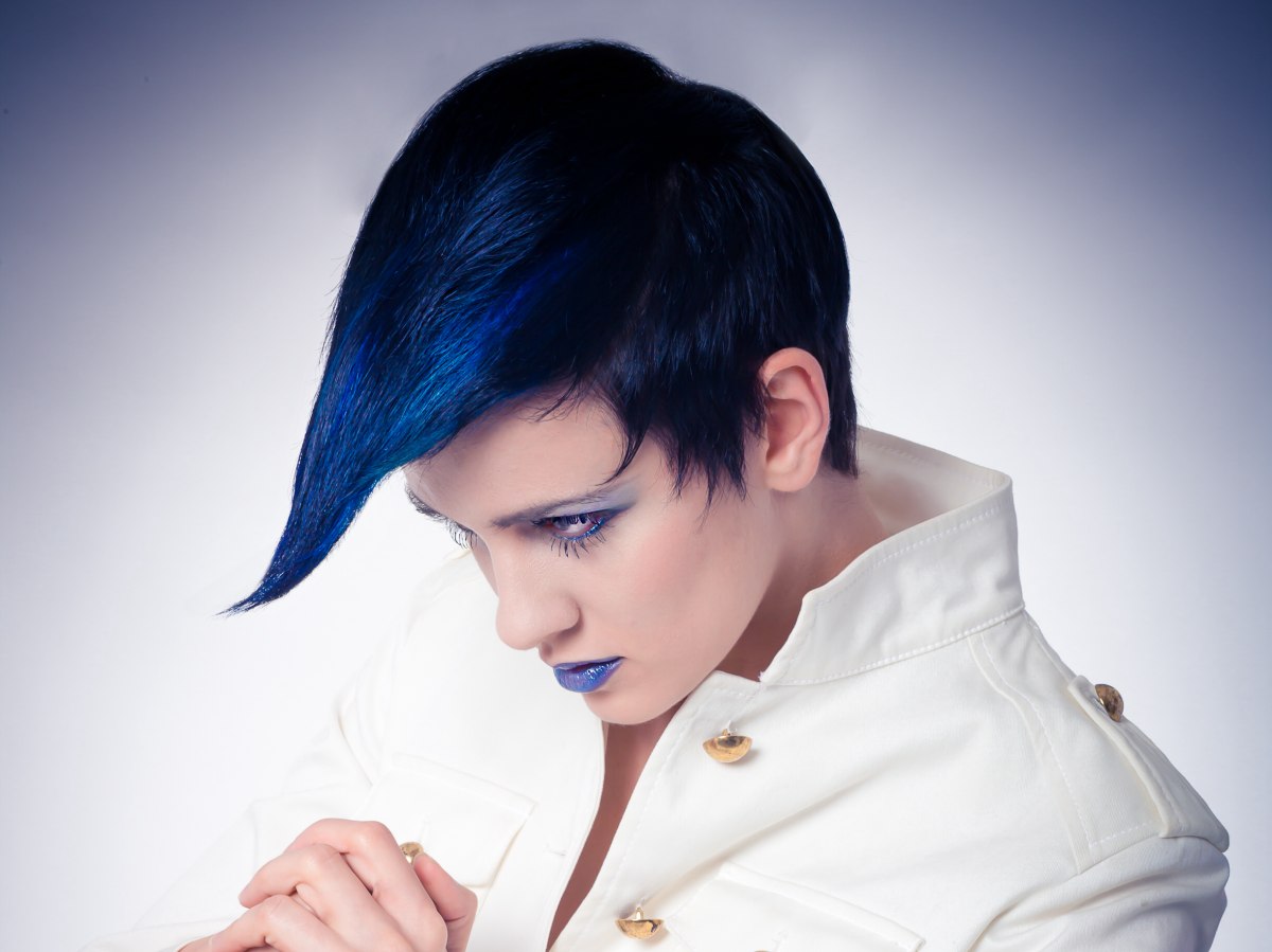 Wearable Hairstyles With Blue And Purple Hair Color Effects