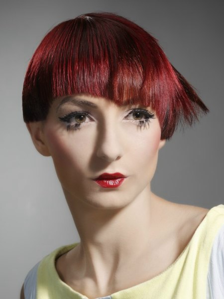 Asymmetrical hair with curved bangs for a harlequin look