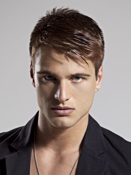 Men's hairstyle with gradual lengthening