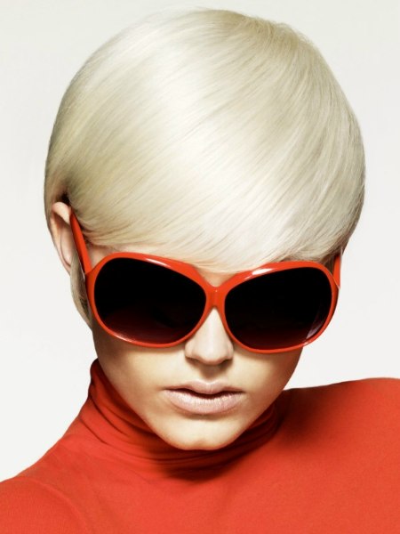 Short platinum blonde haircut