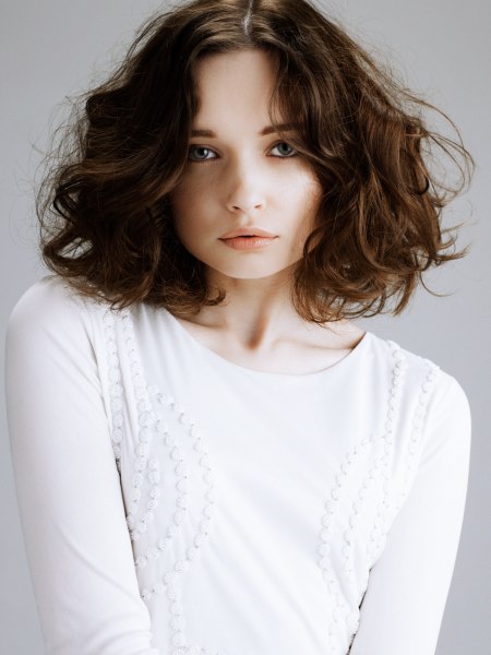 Brunette bob with large waves and a center part