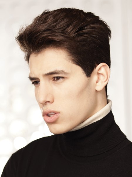 Masculine hairstyle with short sides and a longer crown