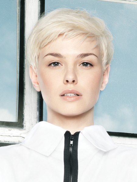 Short blonde hairstyle with a sassy fringe