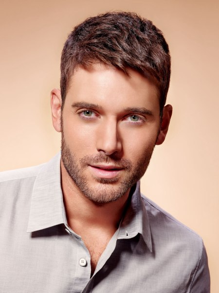 New short men's hairstyle with layers