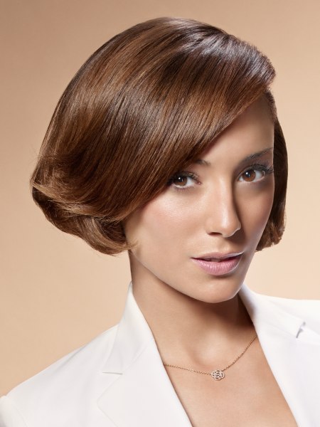 Short and simple Parisian jaw-length haircut