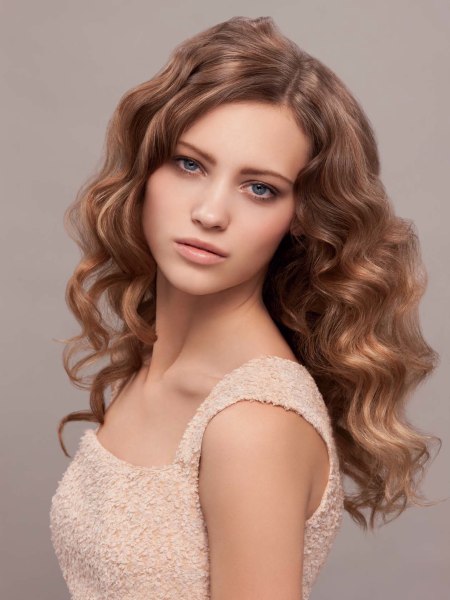 Classic long hair with romantic waves