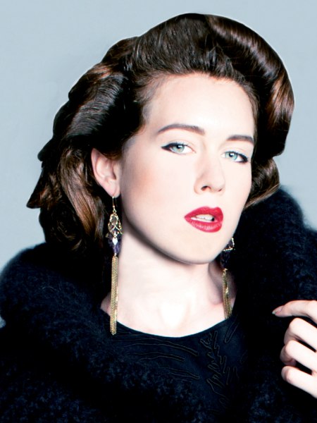Out-of-face hairstyle with waves toward the back