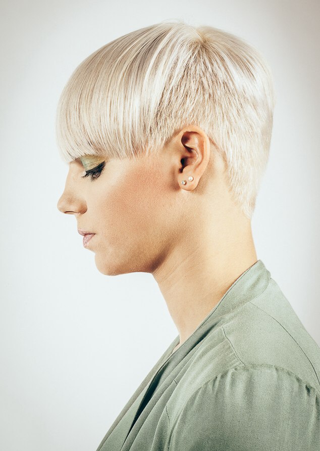 Hairstyle with very short sides and back and a wide long 