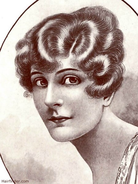 1920s hair with brushed-out waves