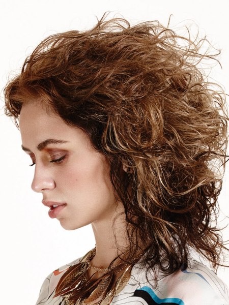 Hair with baech waves and two-tone coloring