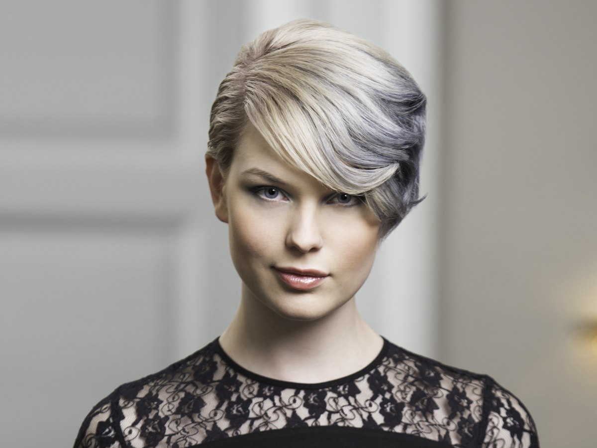 Short hair with a color mixture of blonde and dark silver Short hair with a color mixture of blonde and dark silver