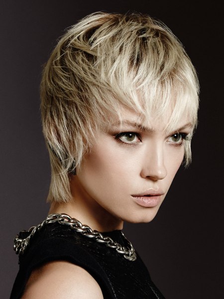 Short hair that frames the face
