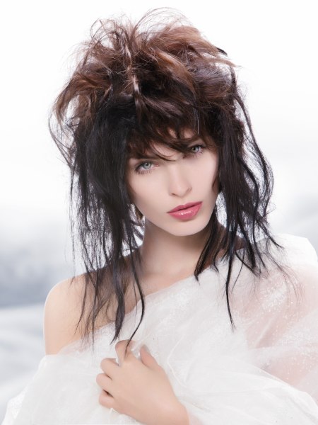 Messy hair with varying lengths