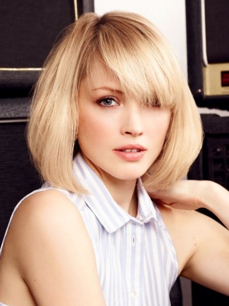 Bob hairdo with a split fringe