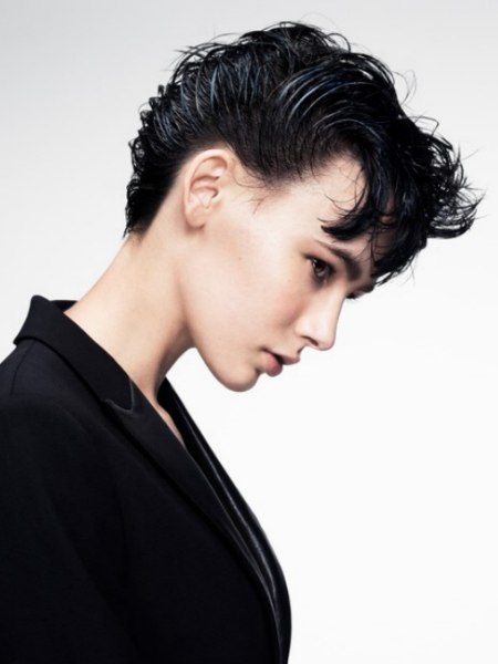 Short wet-look hair