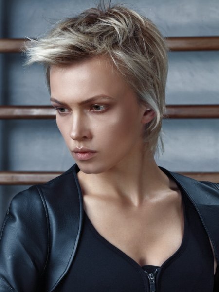 Assertive look with short hair