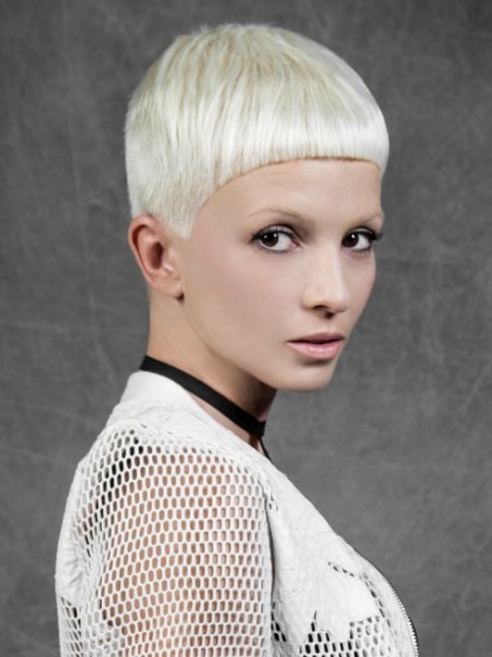 Risqué hairstyle with very short bangs