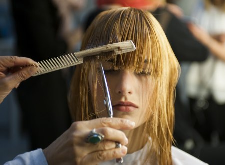 hairdresser cutting bangs