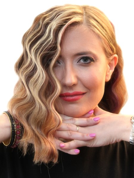 Curled hairstyle with lowlights
