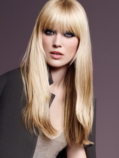 Long hairstyle with layers around the face