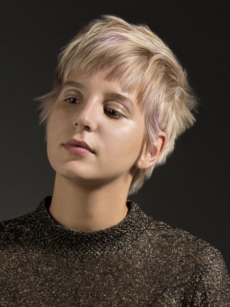 Pixie cut with face-shaping hair coloring