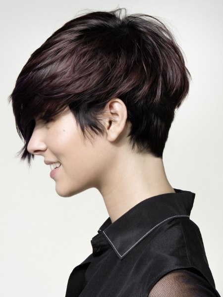 Sporty and comfortable pixie cut - Side view