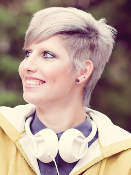 Short gray hair with an undercut