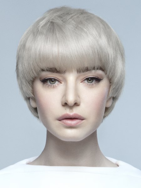 Short hairstyle with thick bangs