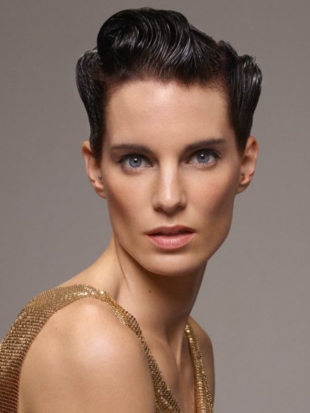 Chic wet-look style for women with short hair