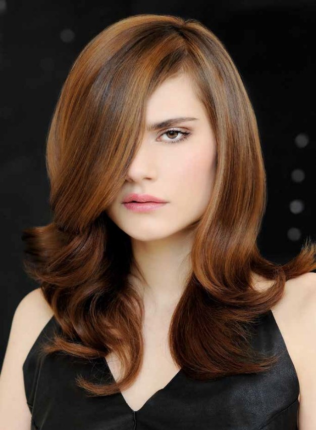 31 Modern Feather Cut Hair Ideas Women Are Getting | Thick hair styles,  Medium hair cuts, Haircut for thick hair