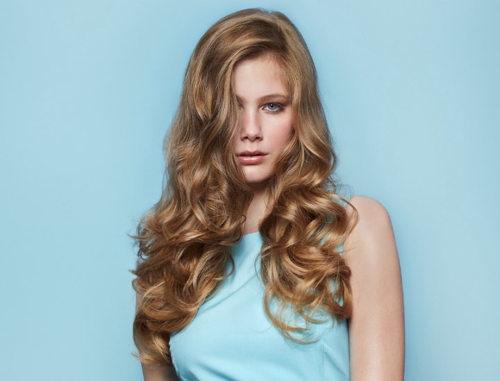 Glamorous long hair with undone styling