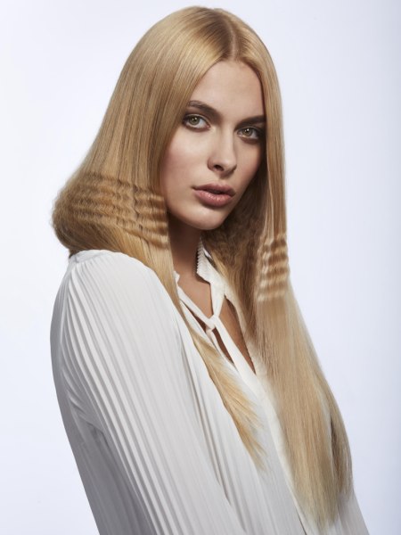 Long hair with crimped sections