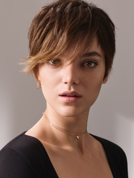 Feminine short haircut with side bangs